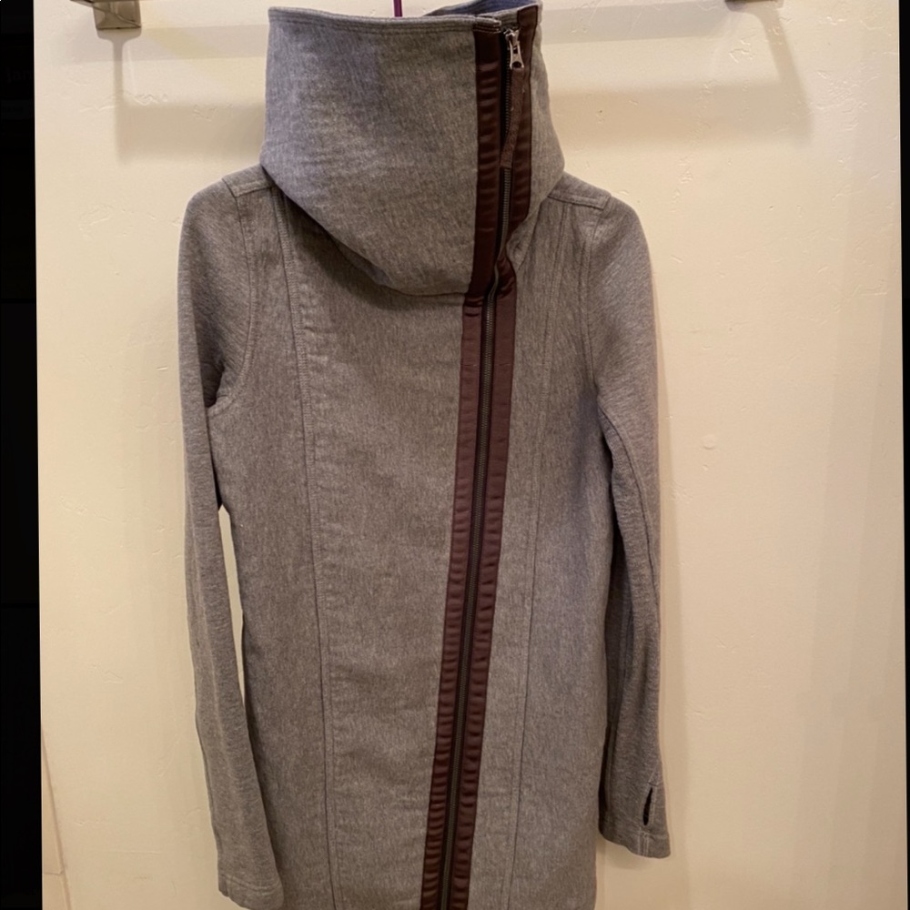 Asymmetrical Lululemon coat - Picture 2 of 7
